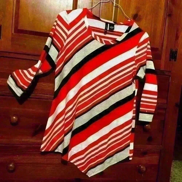 Cute! Women’s New Direction Top  - Large - Picture 1 of 4